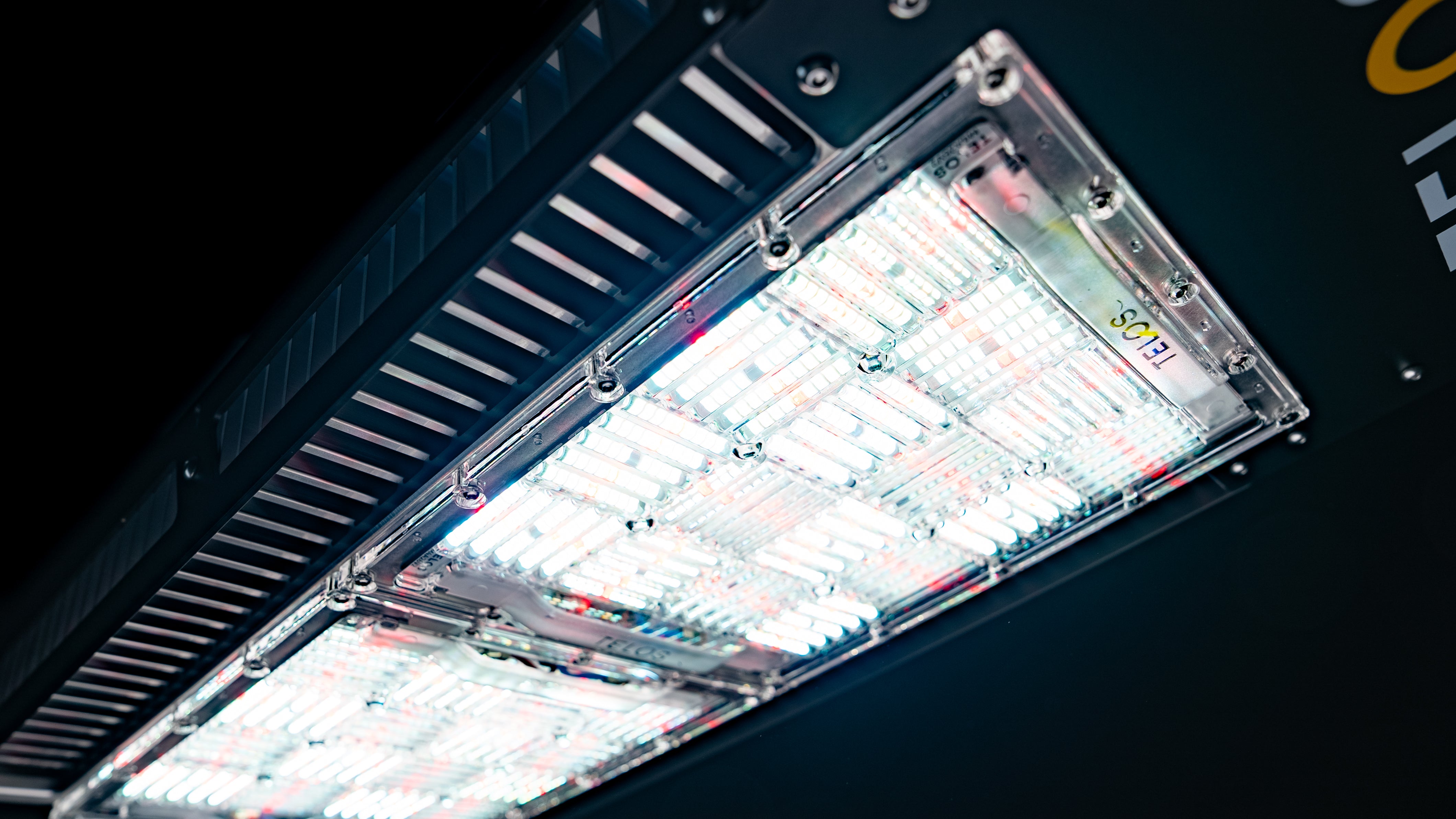 Telos Dynamische LED-Wachstumsleuchte mit integriertem Mesh-fähigem drahtlosem Steuergerät