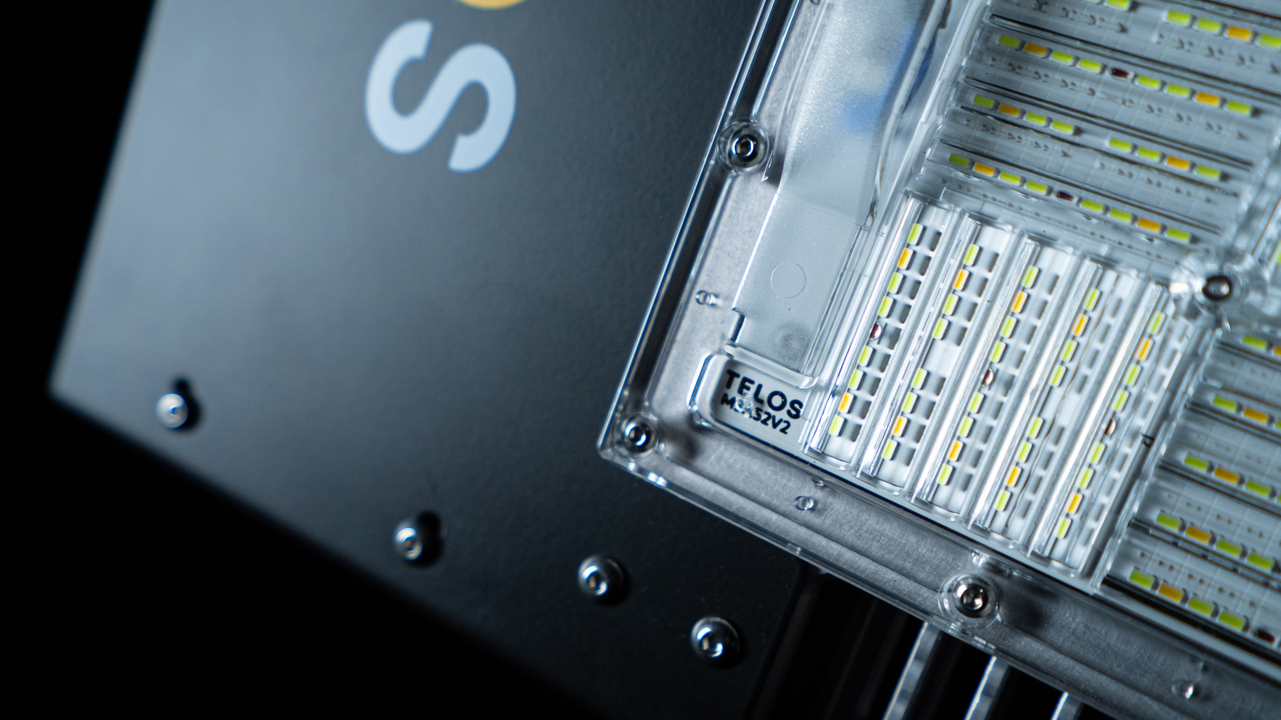 Telos Dynamische LED-Wachstumsleuchte mit integriertem Mesh-fähigem drahtlosem Steuergerät