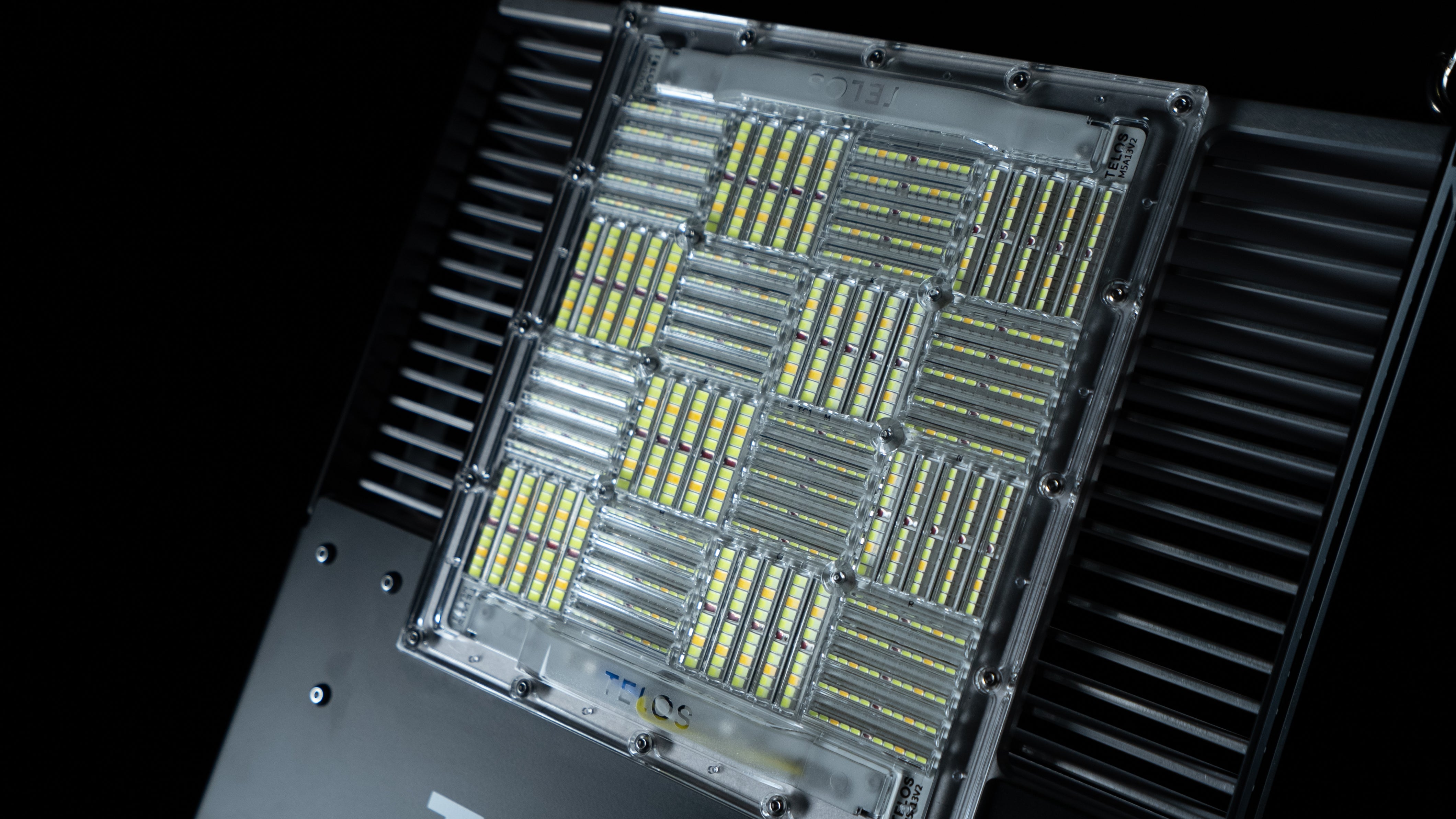 Telos Dynamische LED-Wachstumsleuchte mit integriertem Mesh-fähigem drahtlosem Steuergerät